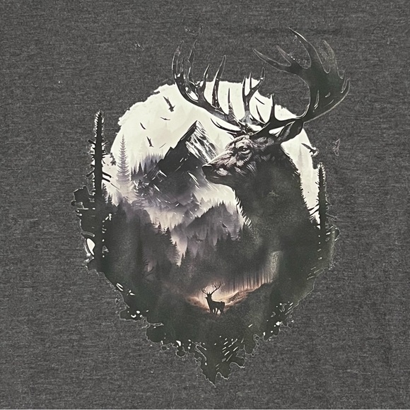 Deer/Elk V-Neck T-Shirt Charcoal Size Large NWT - Picture 1 of 4